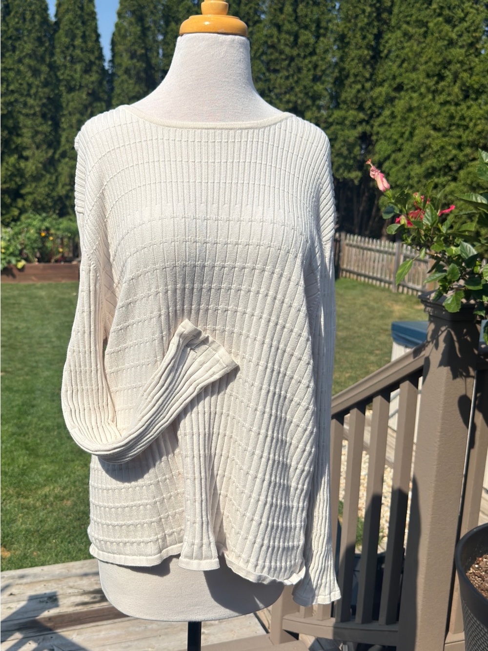 Liz Claiborne Cream Ribbed Knit Sweater - Classic Lightweight pullover